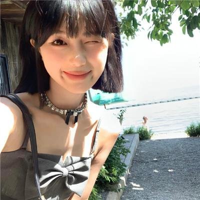 这名男子，捡到了人鱼。